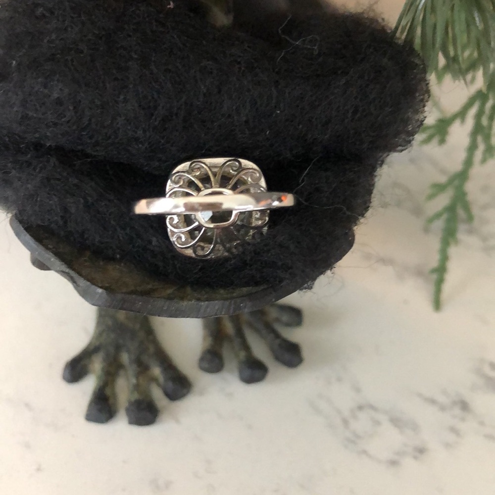 Stunning faux yellow diamond w/ cubic zirconia surrounding stones, .925 CZ - Picture 4 of 12
